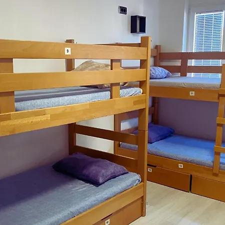 Bgd Downtown Hostal Belgrado