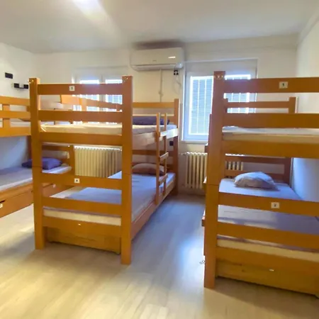 Bgd Downtown Hostel *